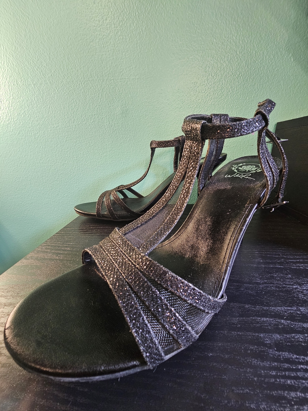 Wild Rose Black Glitter and Mesh T-strap Heel Women's Size 10